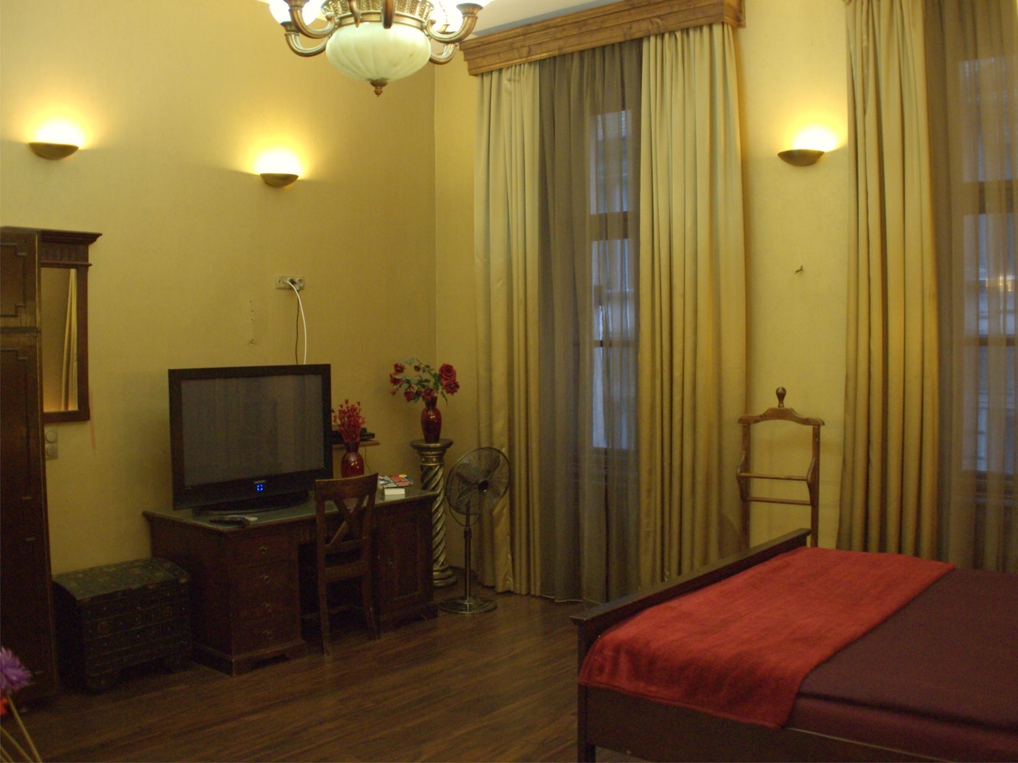 Hotel Budapest Hotel Apartments 4*